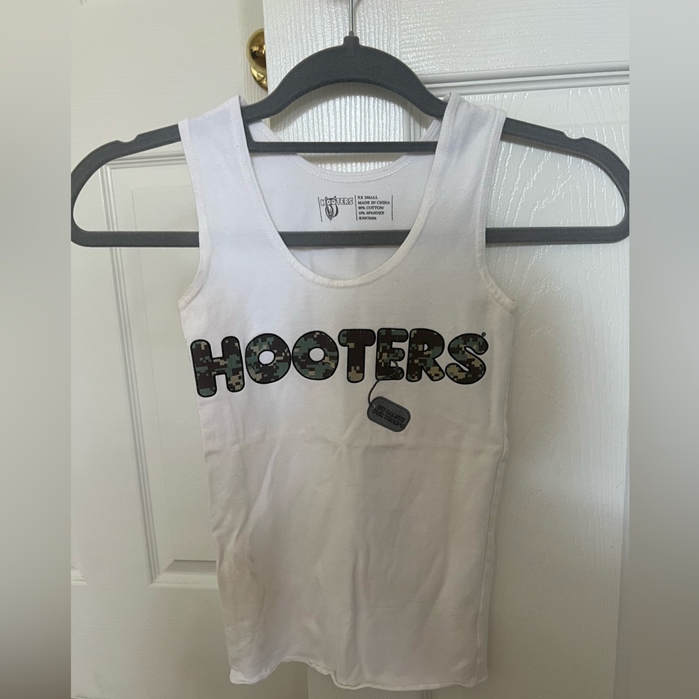 Hooters girl Camo tank